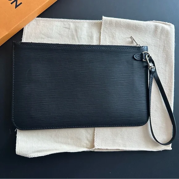 LV Epi Neverfull Pouchette - Picture 7 of 13